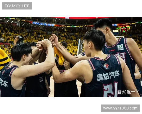 CBA联赛激战正酣深圳队迎战辽宁队争夺季后赛席位